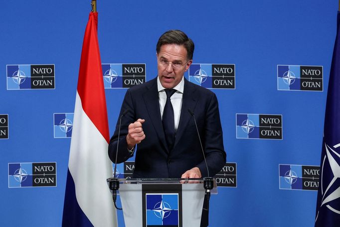 Novým generálním tajemníkem NATO bude dlouholetý nizozemský premiér Mark Rutte.