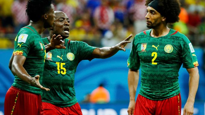 Cameroon's Achille Weboc (C) tries to separate teammates Benjamin Moukandjo (L) and Benoit Assou-Ekotto as they argue during their 2014 World Cup Group A .