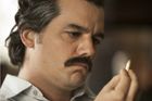Narcos ukazuje Escobara jako teroristu i hrdinu. Jde o jeden z nejlepších seriálů