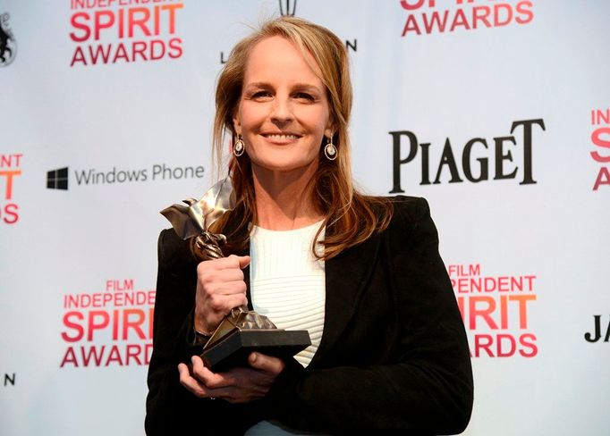 Helen Hunt získala cenu pro herečku ve vedlejší roli za sexuální terapeutku ve snímku The Sessions.