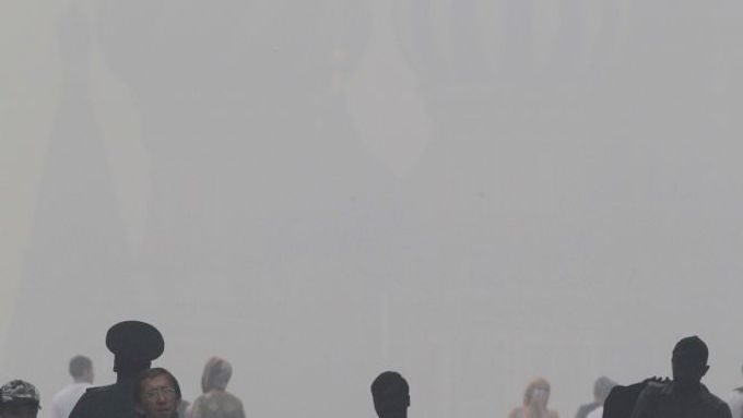 Rusko stále v plamenech, Moskva se dusí pod poklicí smogu