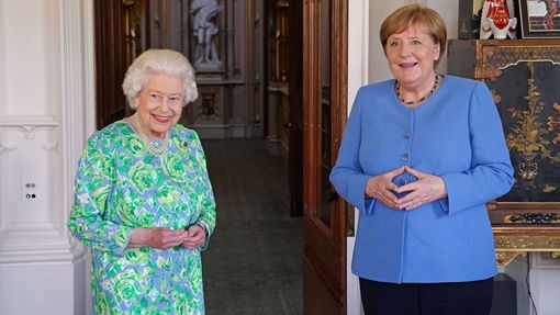 V červenci 2021 přijala britská královna na audienci německou kancléřku Angelu Merkelovou.