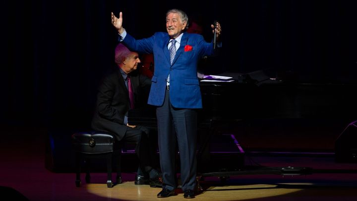 Vydá album s Lady Gaga a končí. Zpěvák Tony Bennett v 95 letech uzavírá kariéru - Vimarsana News