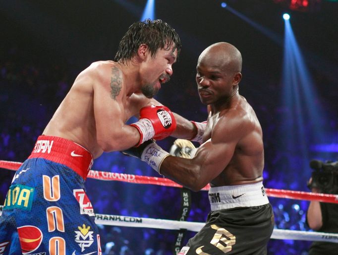 Filipínec Manny Pacquiao a Američan Timothy Bradley v souboji welterova váhy o titul mistra světa WBO.