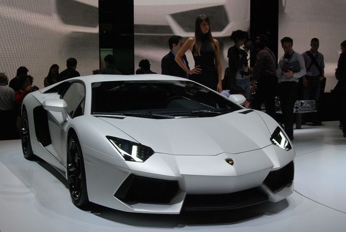 Lamborghini aventador zepředu.