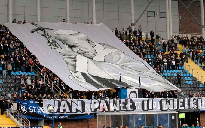 Na fotbalovém stadionu v poslkém městě Bydhošť.