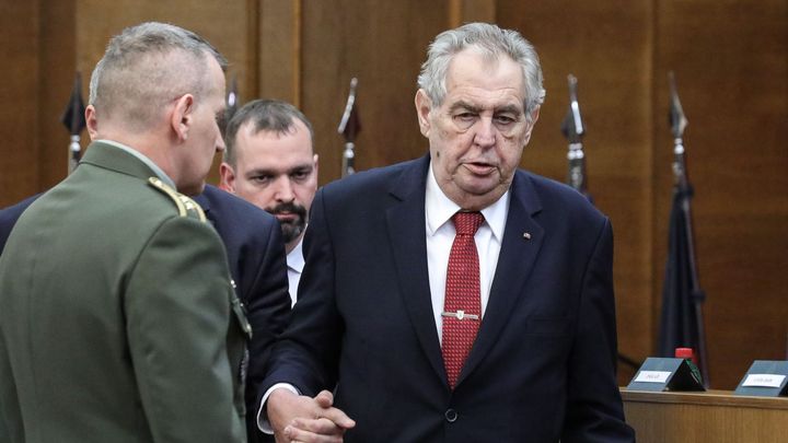 Zeman po operaci opustil nemocnici, čeká ho až osmitýdenní rekonvalescence