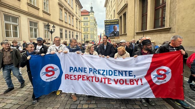 Momentka z demonstrace, kterou do Prahy svolal spolek Svatopluk, 27. září 2025.