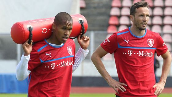 Fotbalový národní tým zahájil přípravu na kvalifikační utkání s Itálií. Trenéru Michalu Bílkovi se zatím sešlo v týmu pět hráčů