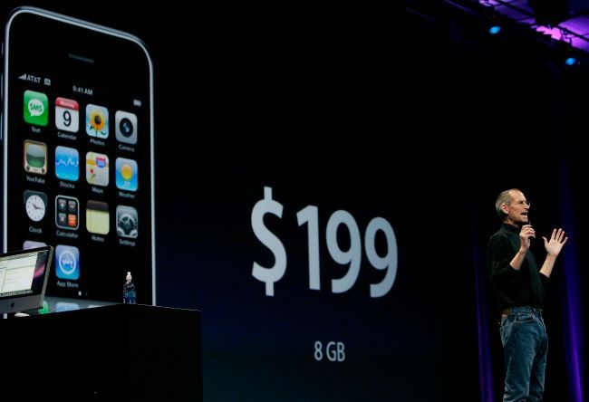 Steve Jobs představuje novou generaci iPhonu