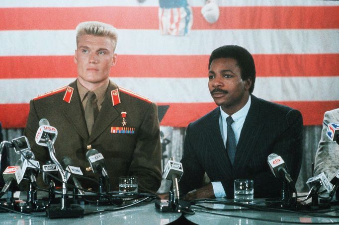 Dolph Lundgren jako Ivan Drago a Carl Weathers coby Apollo Creed v Rockym IV z roku 1985.