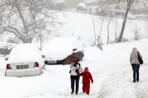 Turecko zasypal sníh. Je ho nejvíce za celá desetiletí