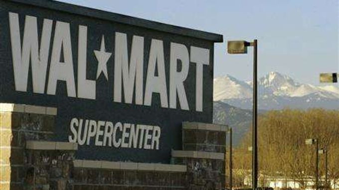 Wal-Mart zvyšuje zisky. Levné potraviny a elektroniku tu nakupuje stále více lidí.