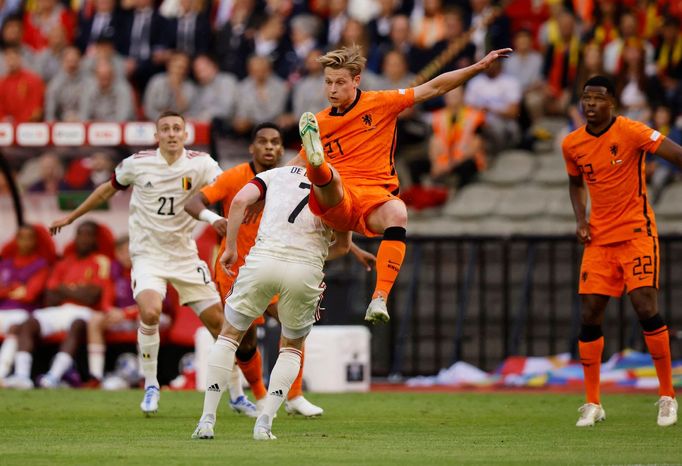 Souboj hvězd. Nizozemec Frenkie de Jong a Belgičan Kevin De Bruyne