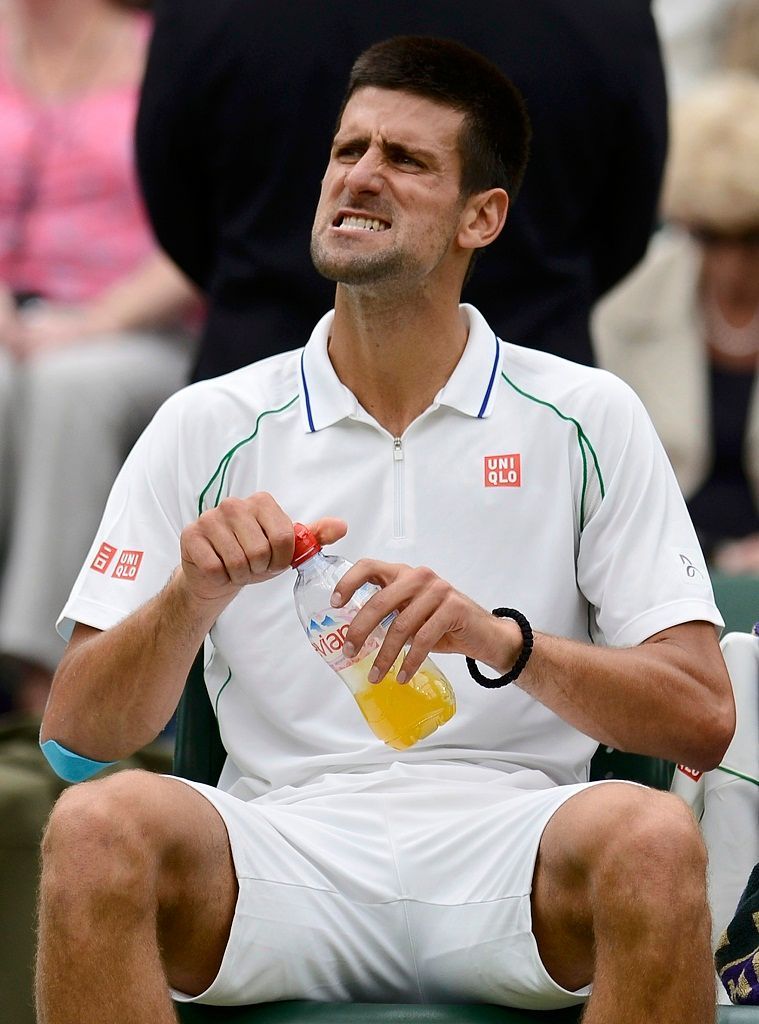 Novak Djokovič během utkání Wimbledonu 2012