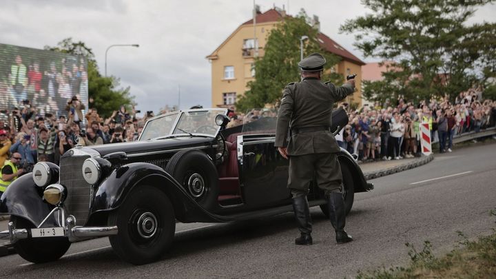 Kvíz: Jak se parašutisté v kryptě bránili přesile. Co víte o jejich hrdinském činu?