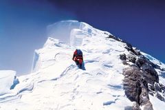 Čína zrušila jarní horolezeckou sezonu na Mount Everestu z Tibetu. Kvůli koronaviru