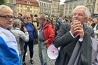 Momentka z demonstrace, kterou do Prahy svolal spolek Svatopluk, 27. září 2025.