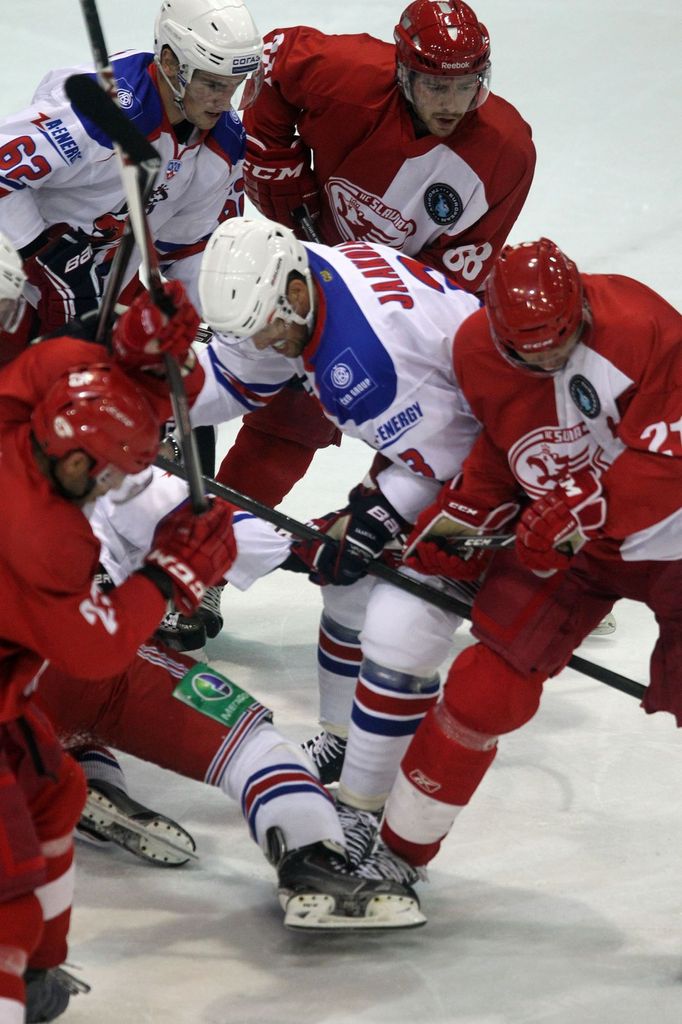 Hokej, Slavia - Lev Praha: Topi Jaakola (3)