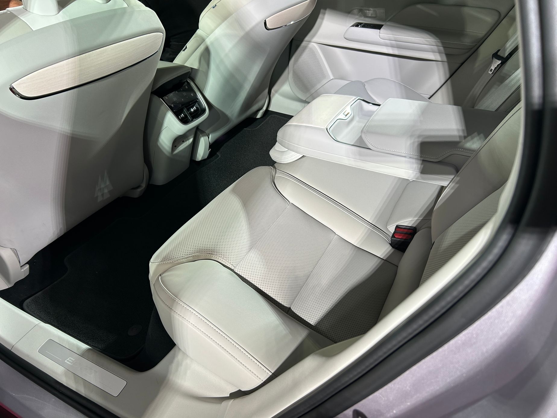 Volvo ES90