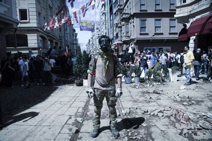 Demonstrace na istanbulském náměstí Taksím očima tureckého fotografa