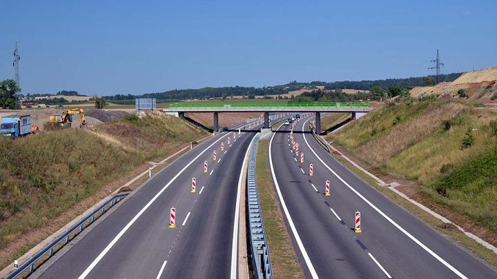České Budějovice jsou zase o kousek blíže. Otevírá se další dokončená část dálnice D3