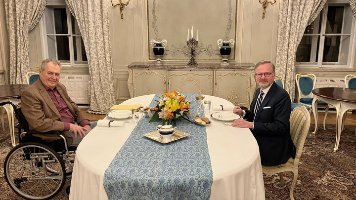 Zeman do konce mandátu nejmenuje předsedu Ústavního soudu. Vyhověl žádosti premiéra; Zdroj foto: Twitter Jiřího Ovčáčka