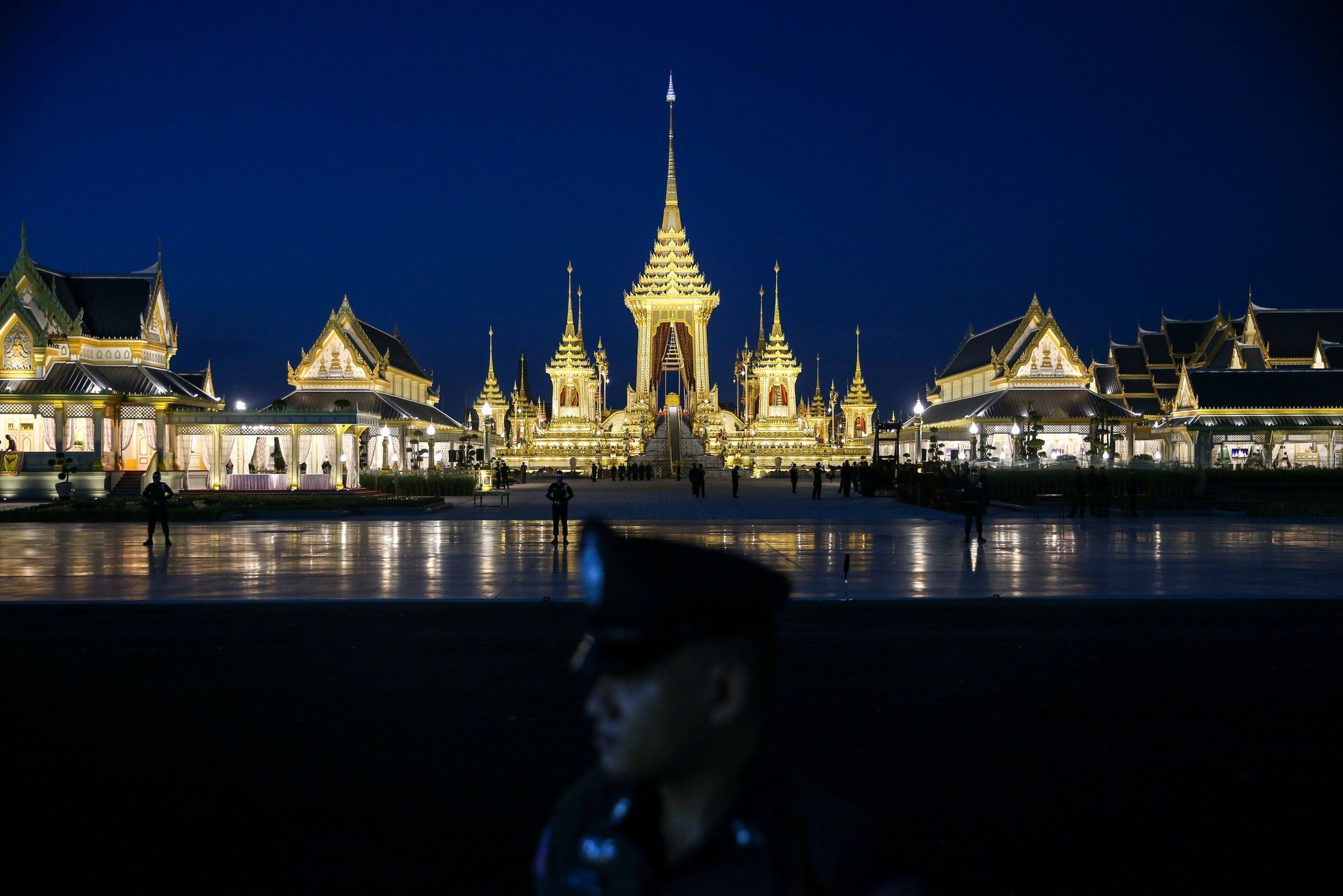 Bangkok, Thajsko. Pohřeb thajského krále, pětidenní ceremonie
