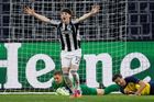 Karabach v Lize mistrů znovu vyhrál, Newcastle si v Belgii zastřílel