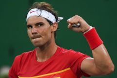 Nadal třetí zápas v jeden den hrát nechtěl. Štěpánek s Hradeckou jdou dál bez boje