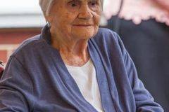 Ve Velké Británii zemřela nejstarší válečná veteránka. Anděle Haidě bylo 104 let