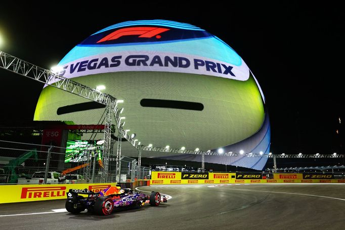 Max Verstappen v Red Bullu při VC Las Vegas formule 1 2023