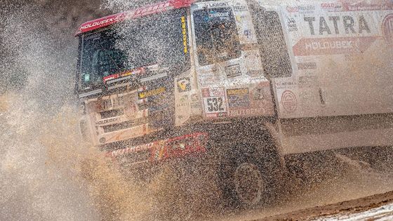 Písek, voda i sníh. S tím vším se museli letos potýkat účastníci Rallye Dakar.