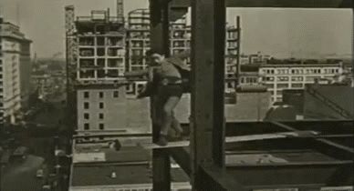 9/12| Fotogalerie: Žít jako kaskadér / Zákaz použití ve článcích!!! / Němé filmy / Harold Lloyd skáče na traverzu