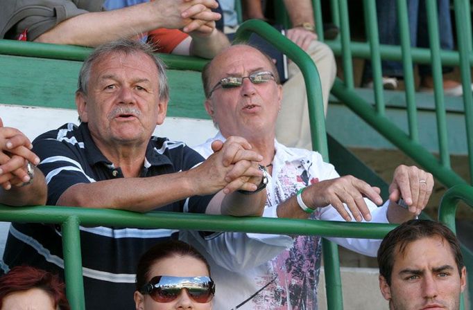 Bavič Karel Šíp a muzikant Petr Janda na fotbale, na utkání Bohemians