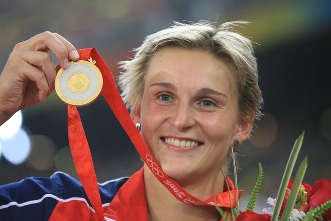 Česká oštěpařka Barbora Špotáková během vítězství na Letních olympijských hrách 2008 v Pekingu.