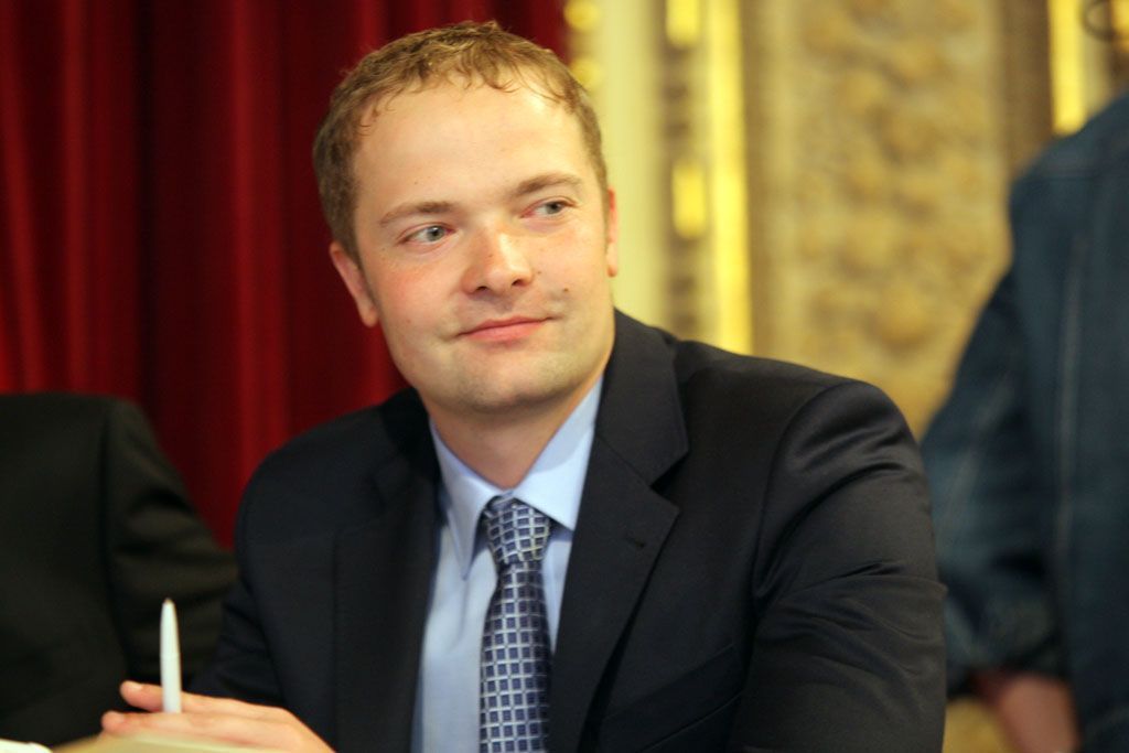Sazka; věřitelský výbor; Národní dům na Vinohradech