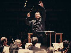 Andris Nelsons je od sezony 2013/2014 šéfdirigentem Boston Symphony Orchestra. 