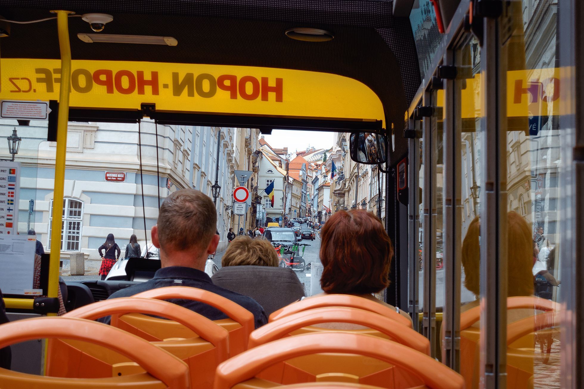 Praha viděná z Hop On busu: krásné památky, Kafka, pivo, rum i sexshopy