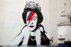Banksy namaloval královnu jako Ziggyho Stardusta