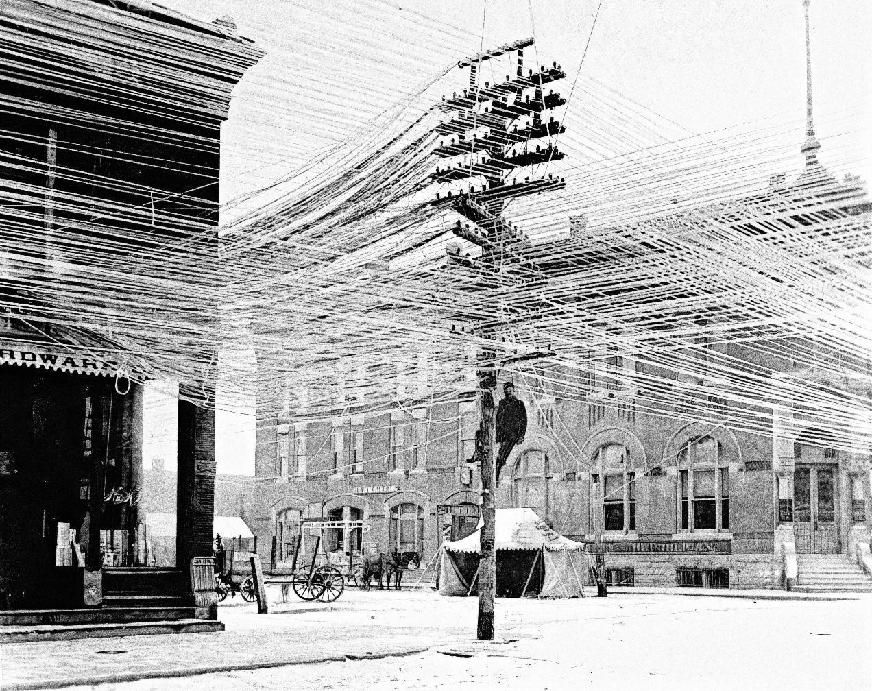 Jednorázové užití/ Fotogalerie / Před 145 lety byl podán první patent na vynález telefonu