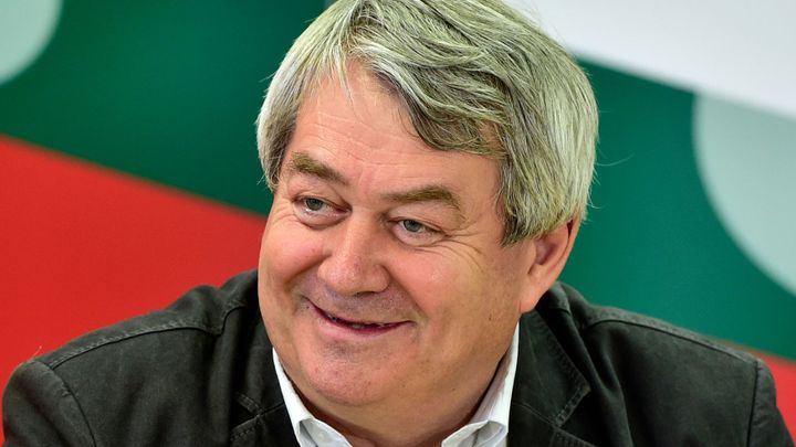 Filip trvá na majetkových přiznáních pro veřejnoprávní novináře, připravil novelu