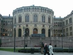 S nápadem ukládat emise do podmořských zásobníků přišli Norové (na snímku norský parlament).