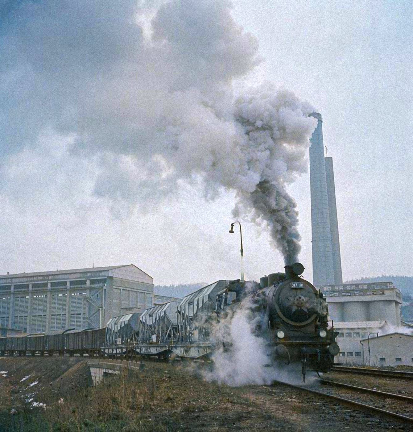 Tenkrát na železnici. Dým, pára a nostalgie: Kolorované poklady z kolejí dávných časů, železnice, historie, výročí, Magazín, kolorované fotografie