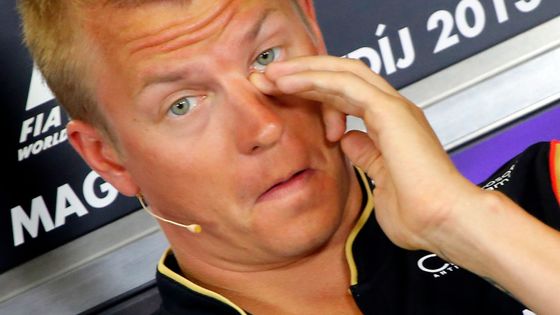 Kimi Räikkönen za volantem nijak excelentního Lotusu dokazuje, že je skutečnou závodnickou hvězdou formule 1. Prohlédněte si v galerii, jak si v první půlce sezony vedlo jeho 21 soupeřů.