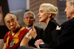 Čína zakázala písně Lady Gaga. Vládě vadilo, že se setkala s dalajlámou