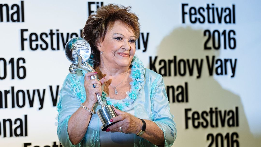 Roku 2016 v Karlových Varech, kde dostala Cenu prezidenta karlovarského festivalu za přínos české kinematografii.