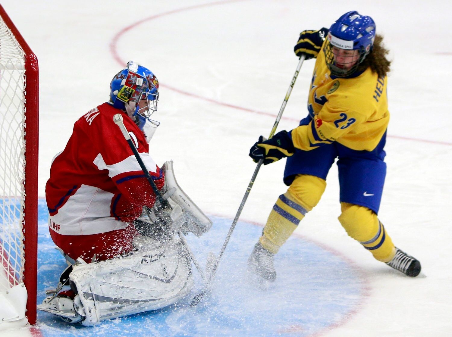 MS v hokeji žen, Česko - Švédsko: Radka Lhotská - Lisa Hedengrenová