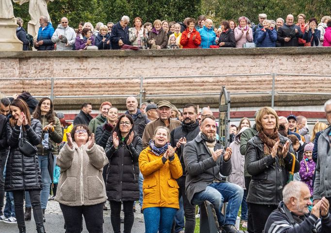 Roman Franc fotí skupinový portrét, Náměšť nad Oslavou, 5. října 2024