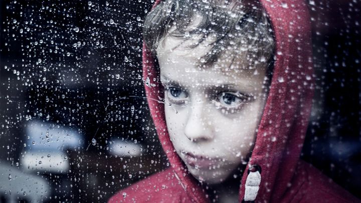Otevřete školy pro ohrožené děti. Nezvládají výuku a drama v rodině, apelují experti